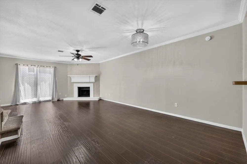 43 Abbey Road Euless, TX 76039
