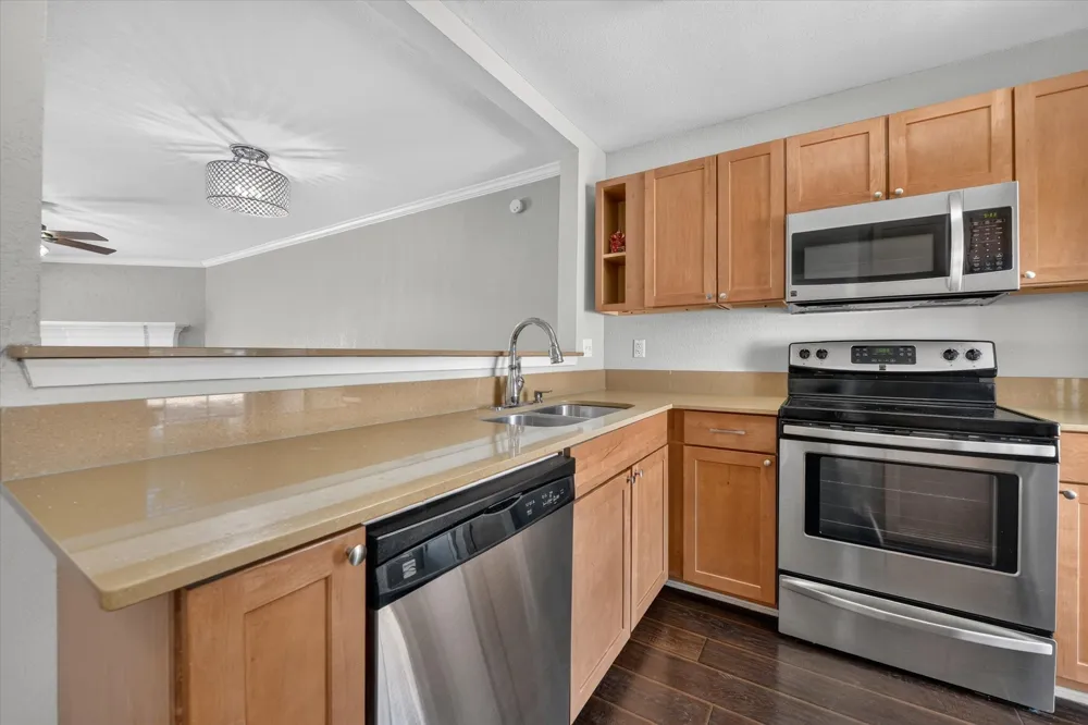 43 Abbey Road Euless, TX 76039