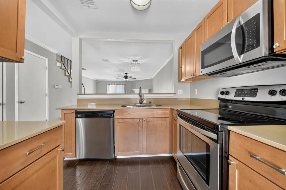 43 Abbey Road Euless, TX 76039