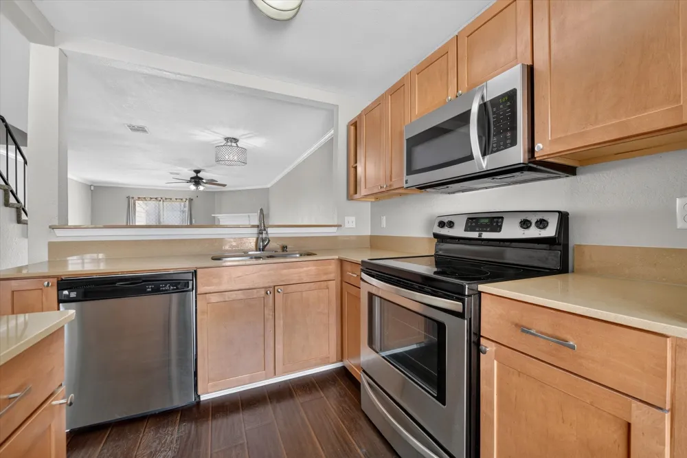 43 Abbey Road Euless, TX 76039