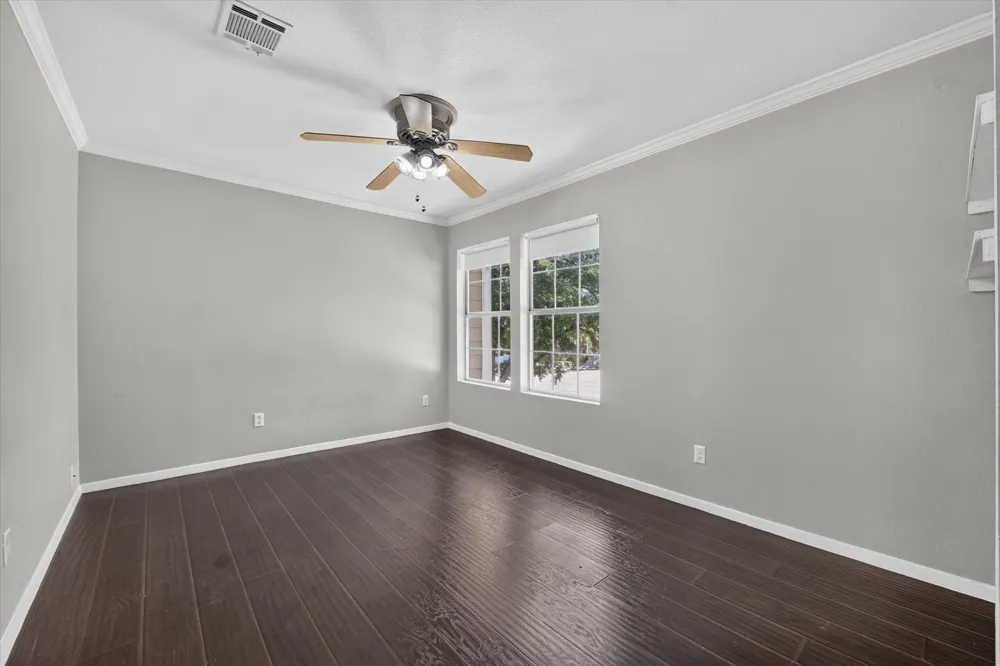 43 Abbey Road Euless, TX 76039