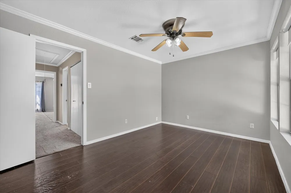 43 Abbey Road Euless, TX 76039