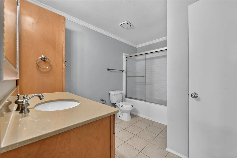 43 Abbey Road Euless, TX 76039