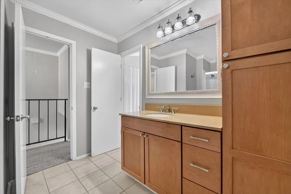 43 Abbey Road Euless, TX 76039