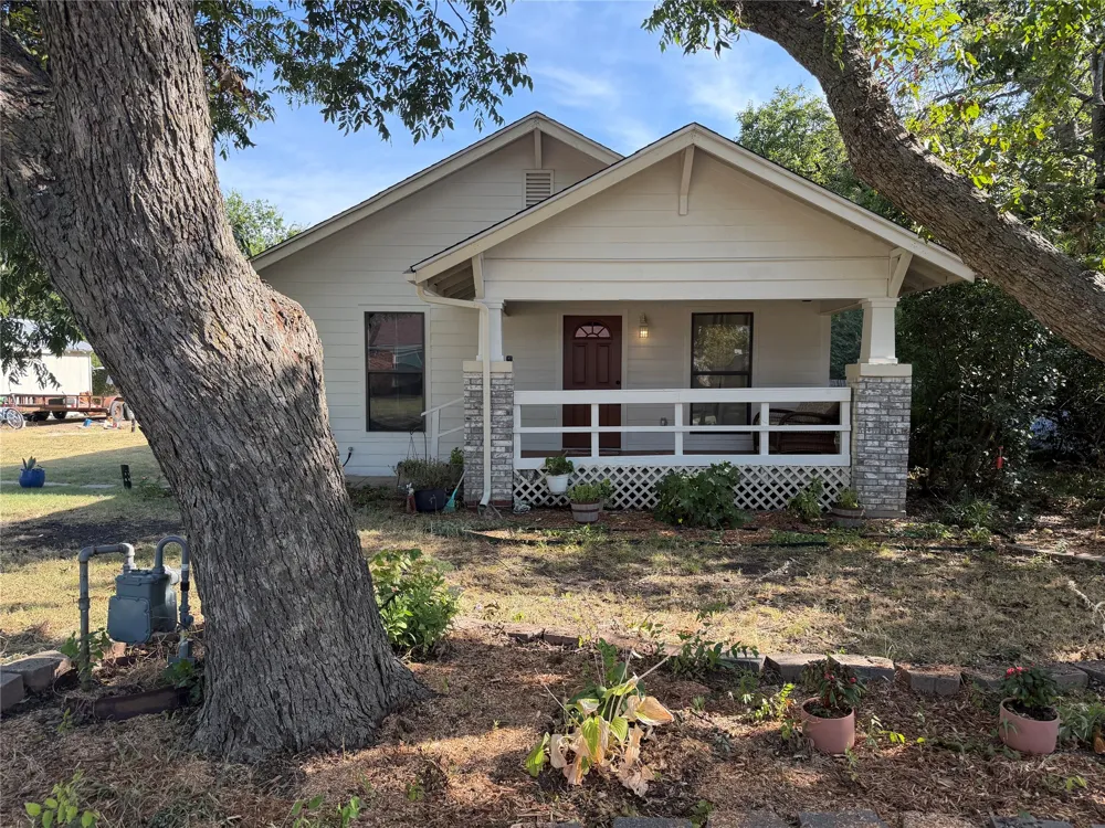 407 E Bois D Arc Street Leonard, TX 75452