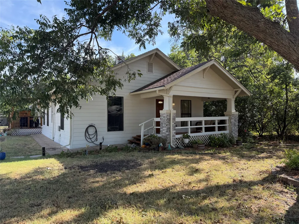 407 E Bois D Arc Street Leonard, TX 75452