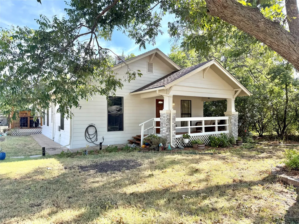 407 E Bois D Arc Street Leonard, TX 75452