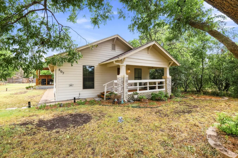 407 E Bois D Arc Street Leonard, TX 75452