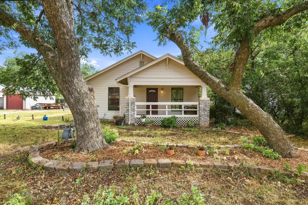 407 E Bois D Arc Street Leonard, TX 75452