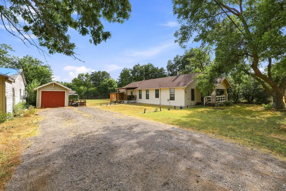 407 E Bois D Arc Street Leonard, TX 75452