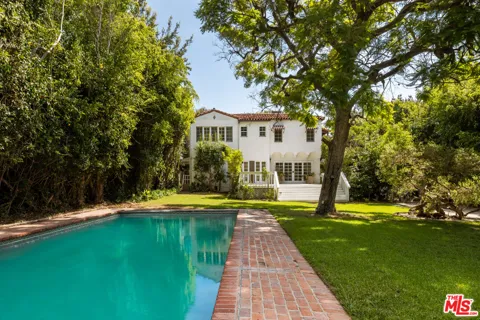 925 Rexford Drive