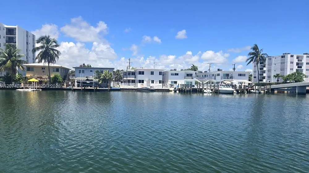 8024 Tatum Waterway Dr #6B Miami Beach, FL 33141