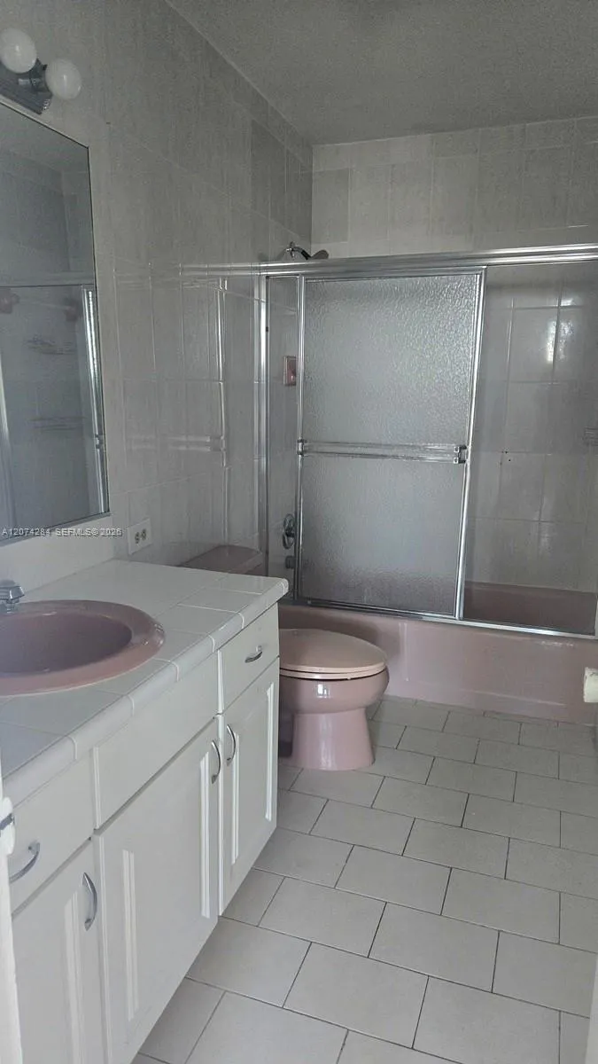 8024 Tatum Waterway Dr #6B Miami Beach, FL 33141