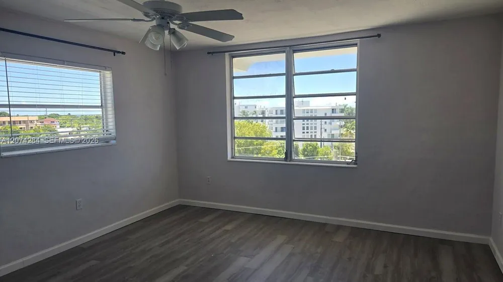 8024 Tatum Waterway Dr #6B Miami Beach, FL 33141