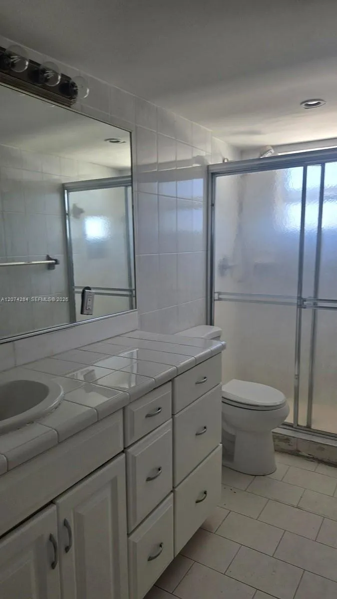 8024 Tatum Waterway Dr #6B Miami Beach, FL 33141