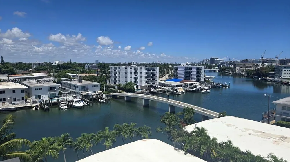 8024 Tatum Waterway Dr #6B Miami Beach, FL 33141
