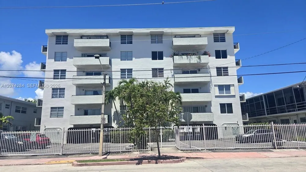 8024 Tatum Waterway Dr #6B Miami Beach, FL 33141