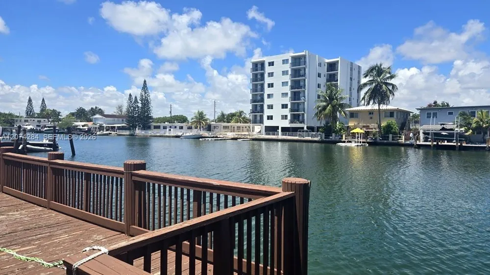 8024 Tatum Waterway Dr #6B Miami Beach, FL 33141