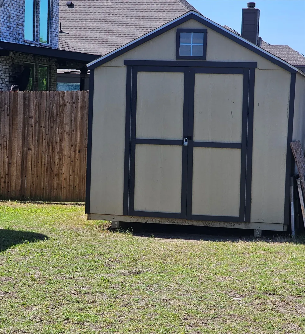 1533 Pierce Street Waxahachie, TX 75165