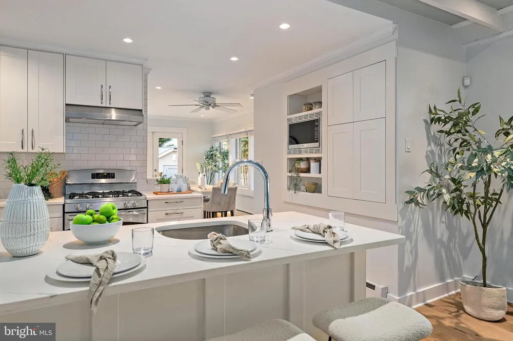 122 SMITH AVENUE Annapolis, MD 21401