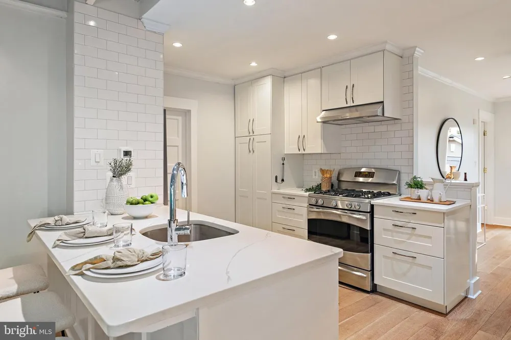 122 SMITH AVENUE Annapolis, MD 21401