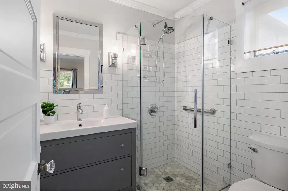122 SMITH AVENUE Annapolis, MD 21401