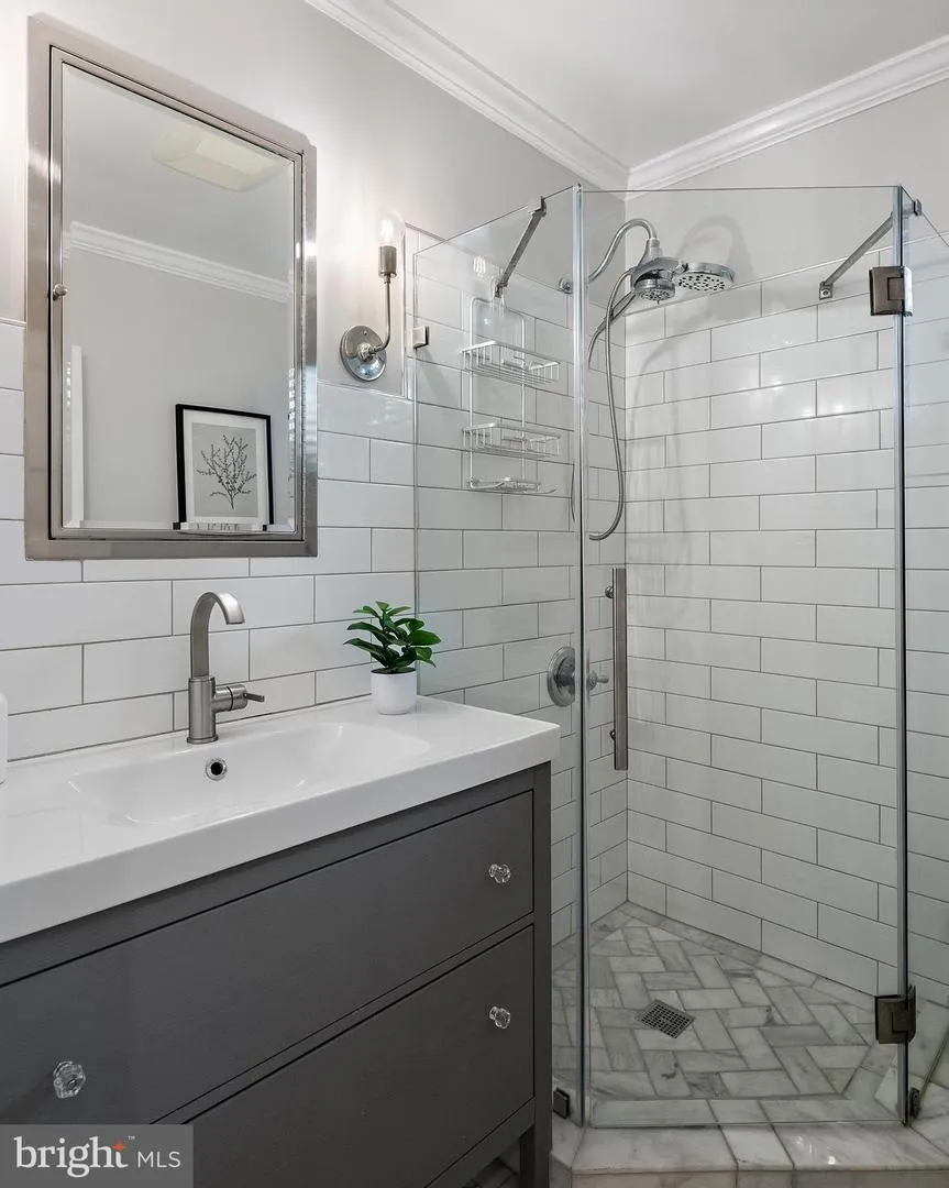 122 SMITH AVENUE Annapolis, MD 21401