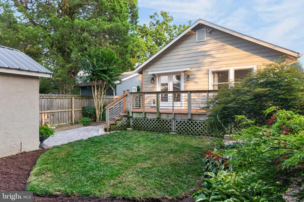 122 SMITH AVENUE Annapolis, MD 21401