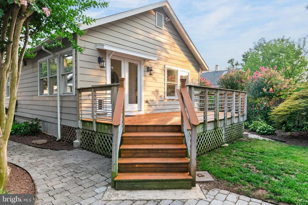 122 SMITH AVENUE Annapolis, MD 21401