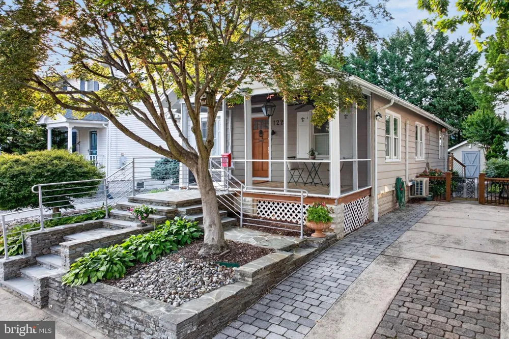 122 SMITH AVENUE Annapolis, MD 21401