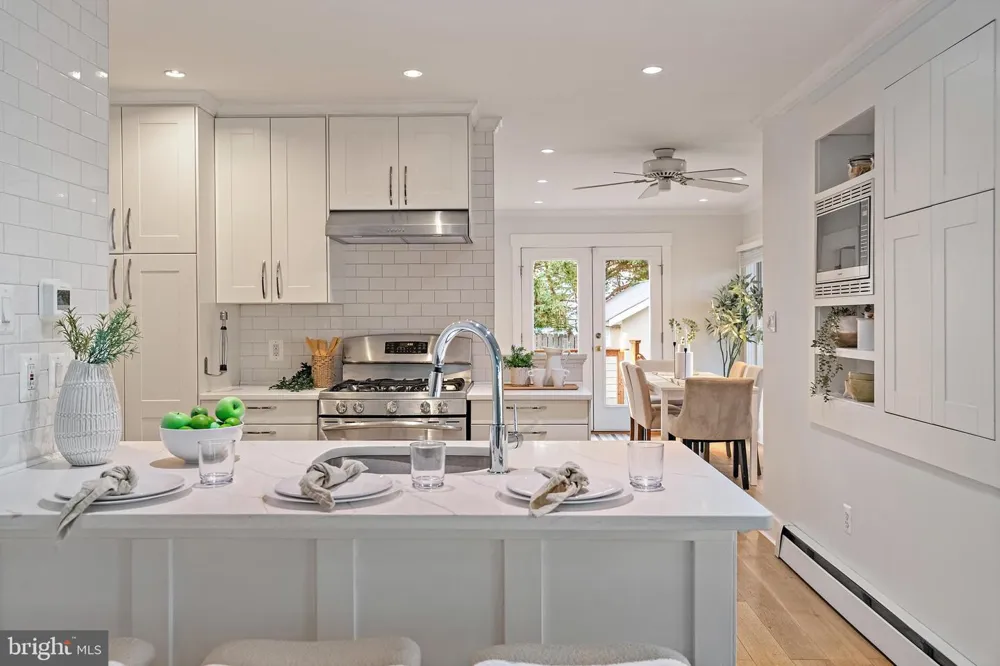 122 SMITH AVENUE Annapolis, MD 21401