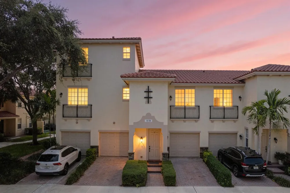 1020 E LONGPORT CIRCLE #6B Delray Beach, FL 33444