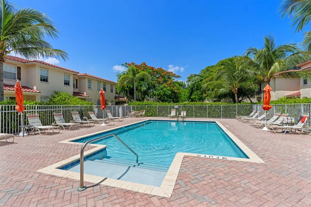 1020 E LONGPORT CIRCLE #6B Delray Beach, FL 33444