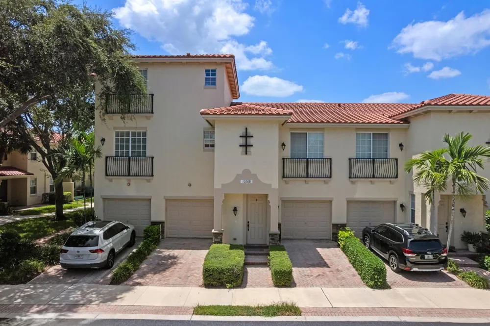 1020 E LONGPORT CIRCLE #6B Delray Beach, FL 33444