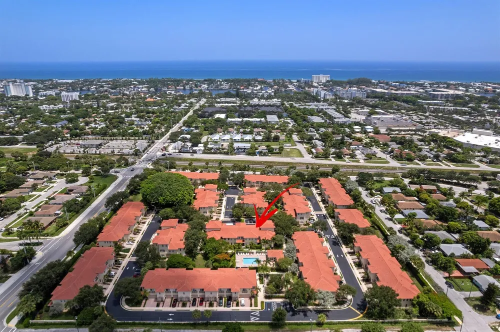 1020 E LONGPORT CIRCLE #6B Delray Beach, FL 33444