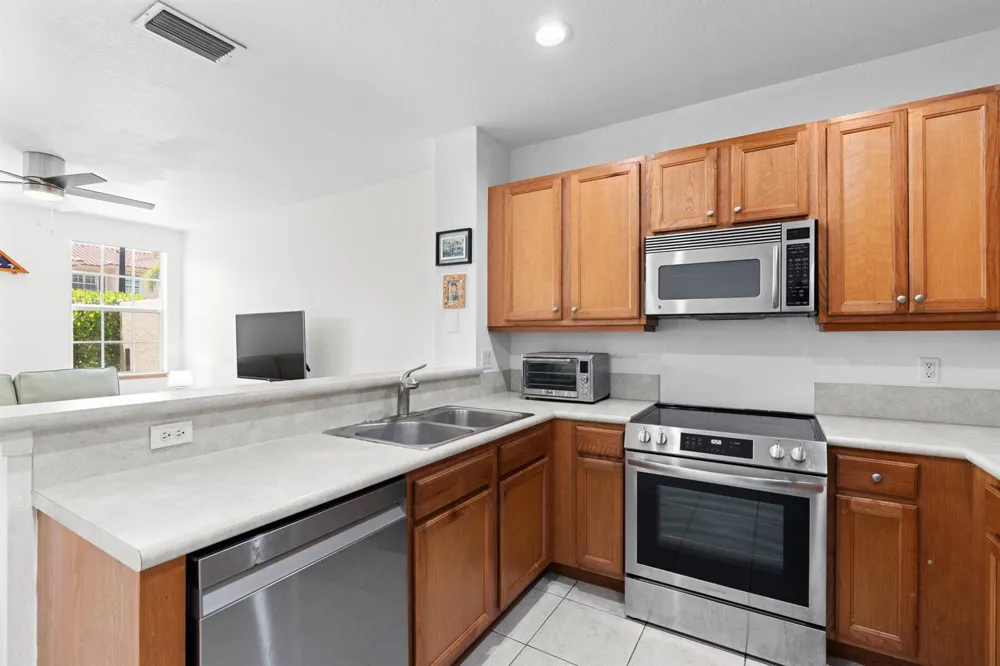 1020 E LONGPORT CIRCLE #6B Delray Beach, FL 33444