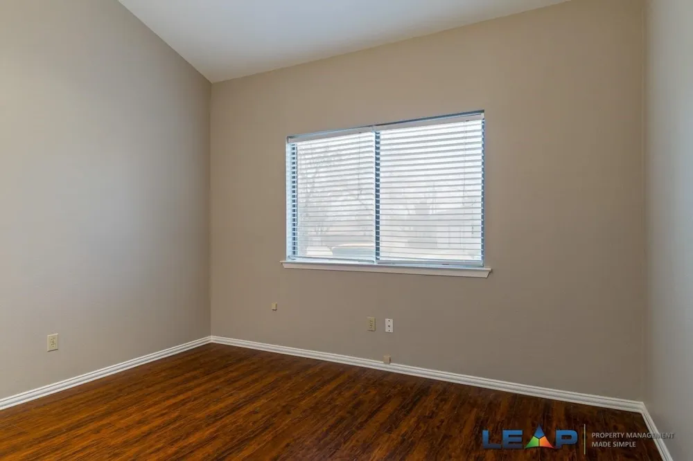 565 Hunters Glen Street Lewisville, TX 75067