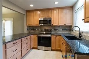 565 Hunters Glen Street Lewisville, TX 75067