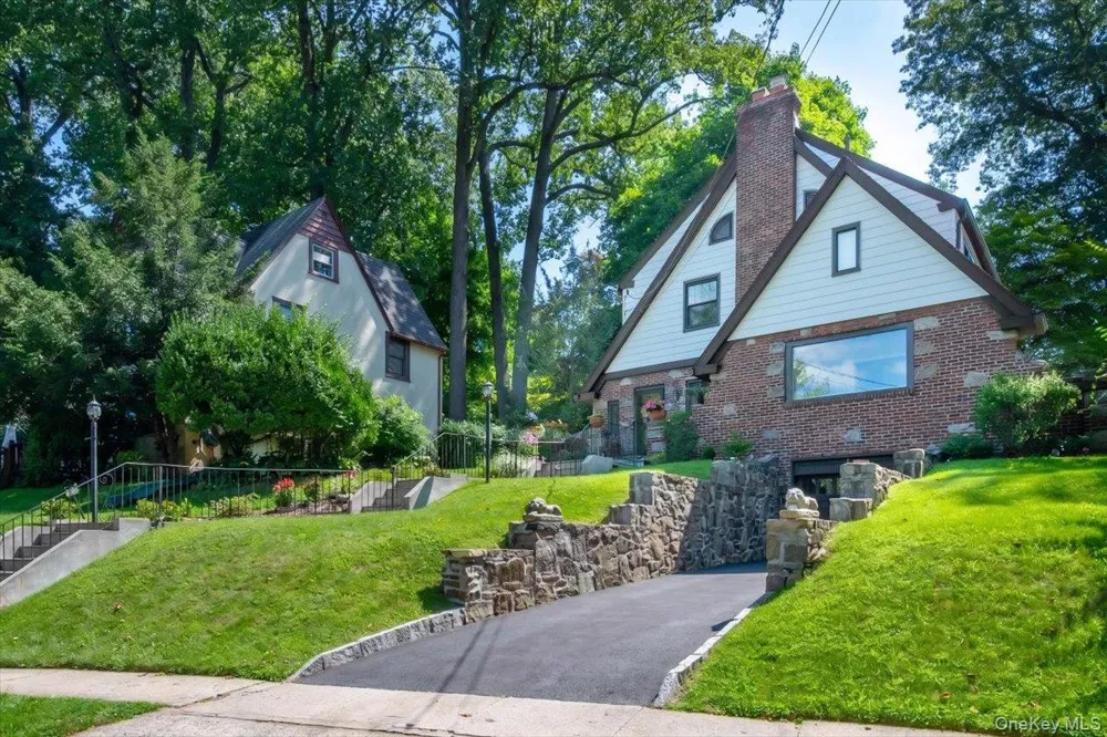 3 Walworth Terrace White Plains, NY 10606