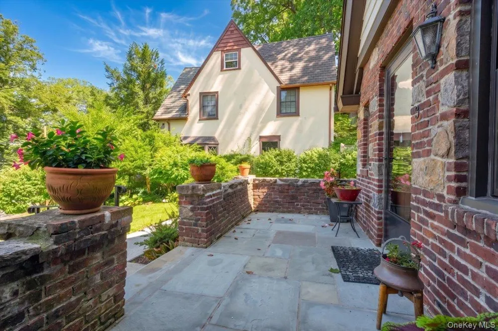 3 Walworth Terrace White Plains, NY 10606