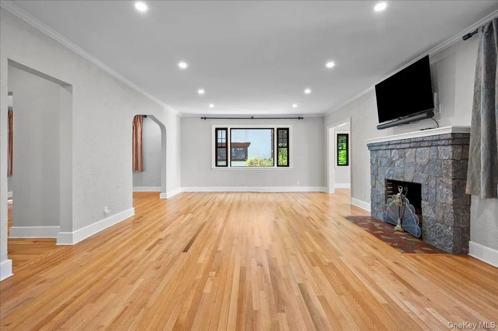 3 Walworth Terrace White Plains, NY 10606
