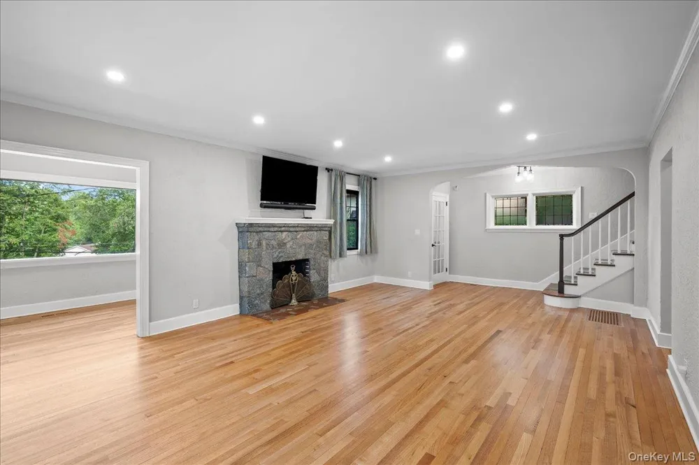 3 Walworth Terrace White Plains, NY 10606