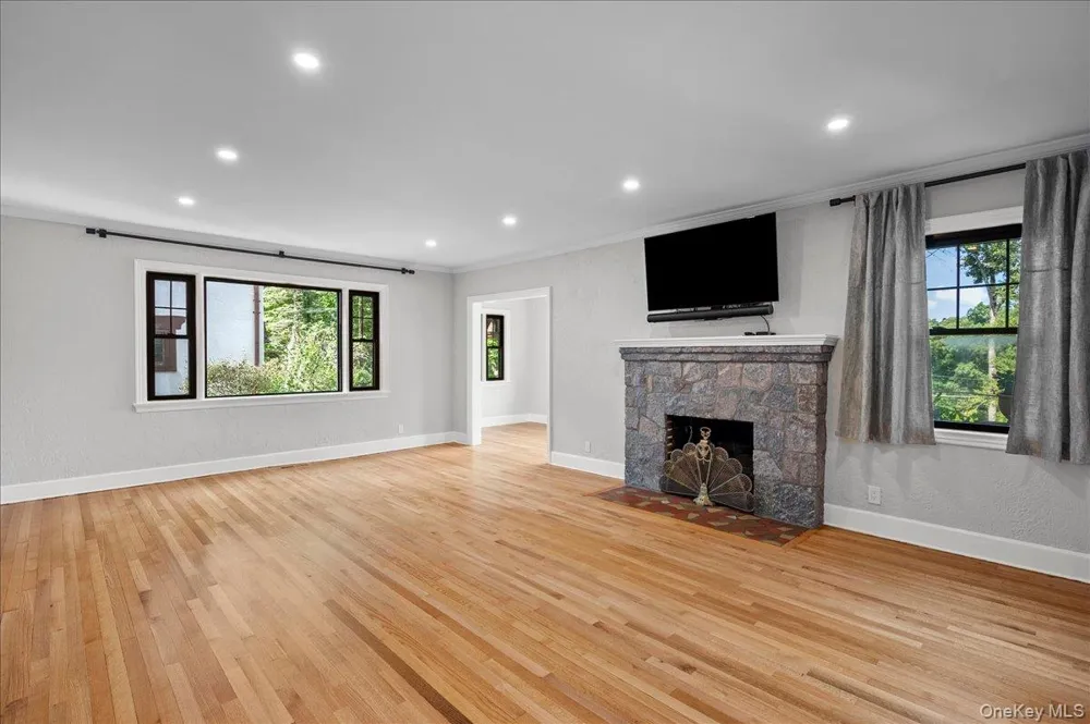 3 Walworth Terrace White Plains, NY 10606