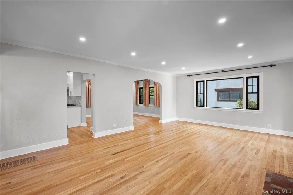 3 Walworth Terrace White Plains, NY 10606