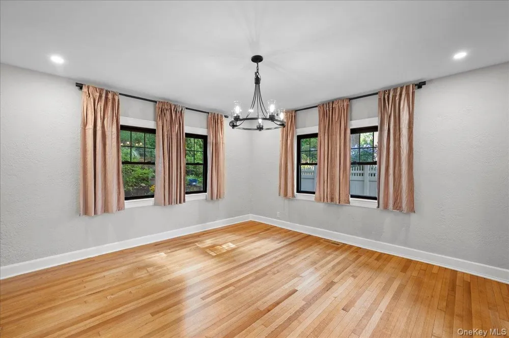 3 Walworth Terrace White Plains, NY 10606