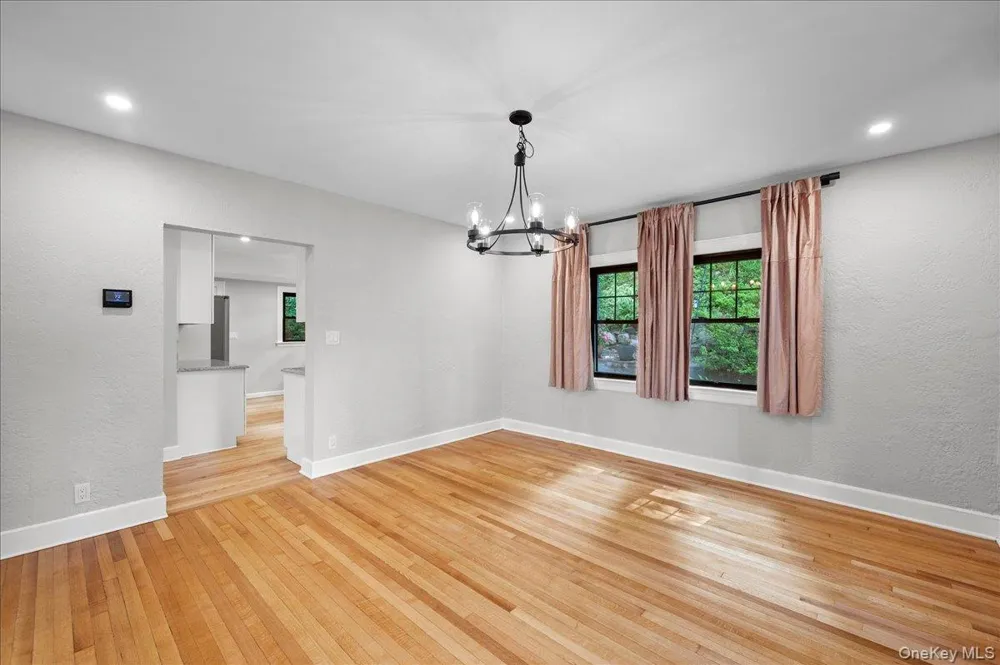 3 Walworth Terrace White Plains, NY 10606