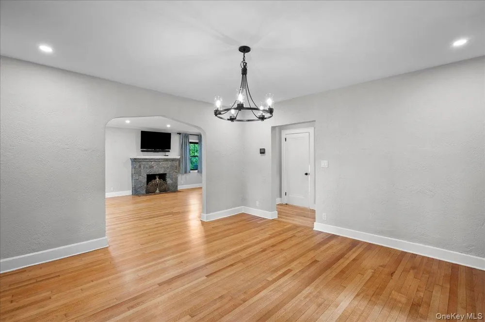 3 Walworth Terrace White Plains, NY 10606