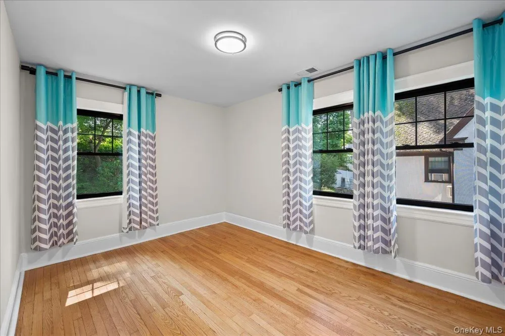 3 Walworth Terrace White Plains, NY 10606