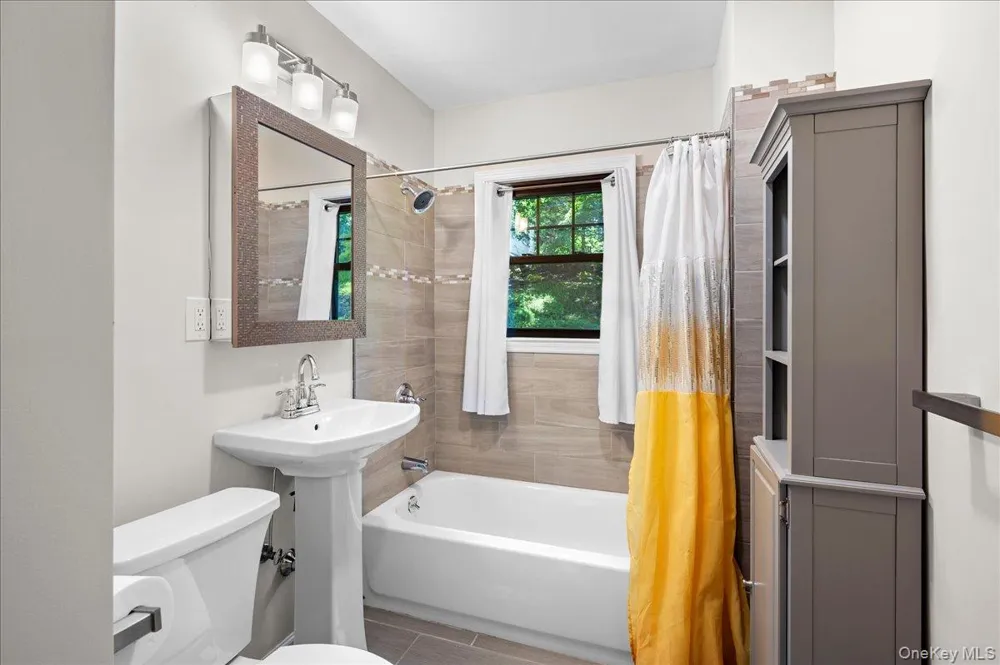 3 Walworth Terrace White Plains, NY 10606