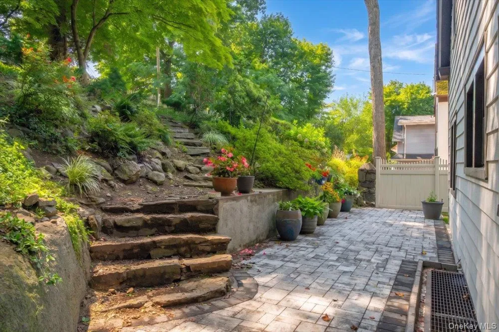3 Walworth Terrace White Plains, NY 10606